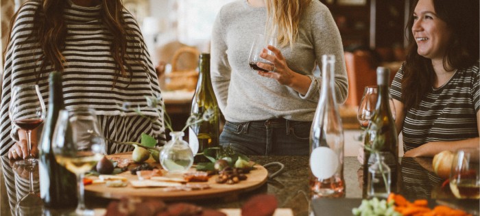 Sfeerbeeld van gezellig uiteten gaan in Egmond aan Zee