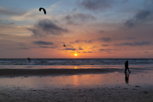 Zonsondergang met kitesurfer.png